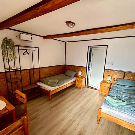 - Vacation Rooms, And Caravaning Къмпинг Плиска
