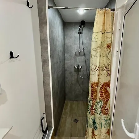 - Vacation Rooms, And Caravaning Къмпинг