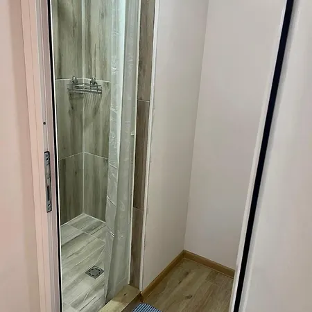 - Vacation Rooms, And Caravaning 营地